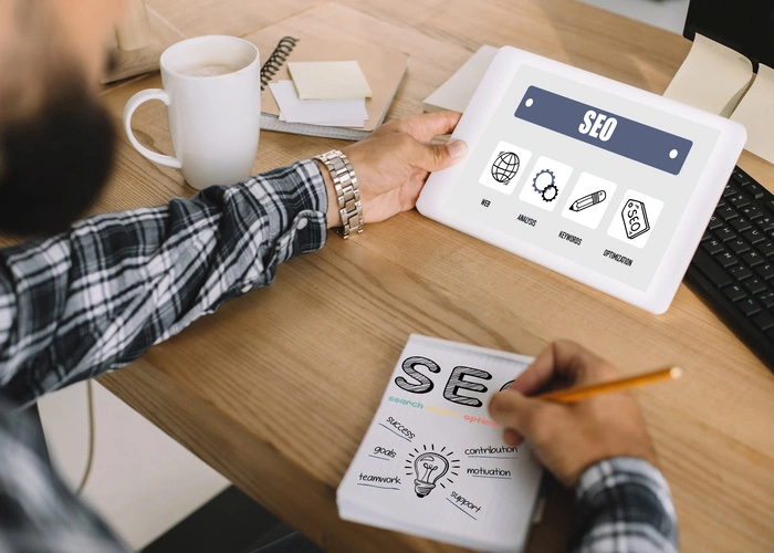 ban-nen-chon-a-website-de-trien-khai-seo-tong-the